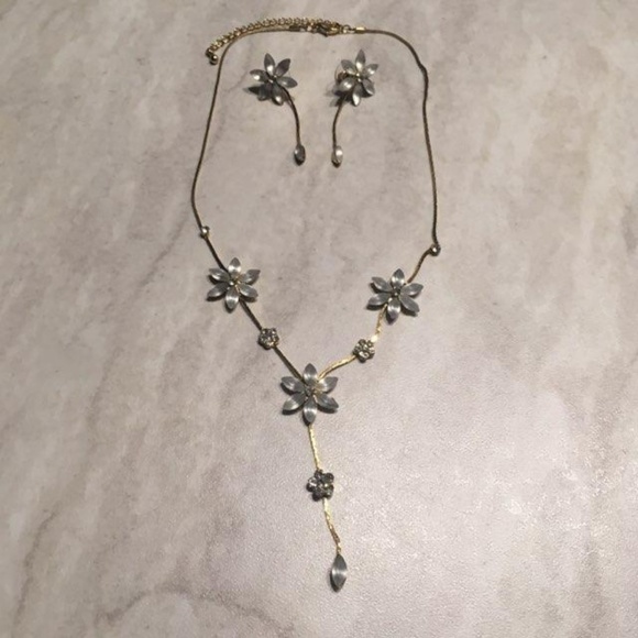 Jewelry - Necklace and Earring Set